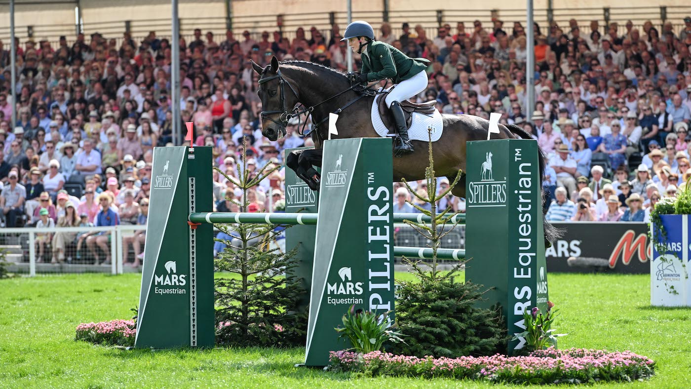 Lucy Latta termine deuxième après le saut d'obstacles Badminton Horse Trials