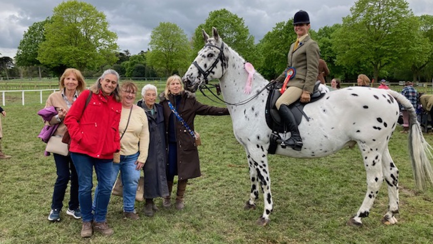 "Ils ont dit qu'il ne survivrait pas" : un cheval souffrant d'insuffisance cardiaque se remet du succès en exposition