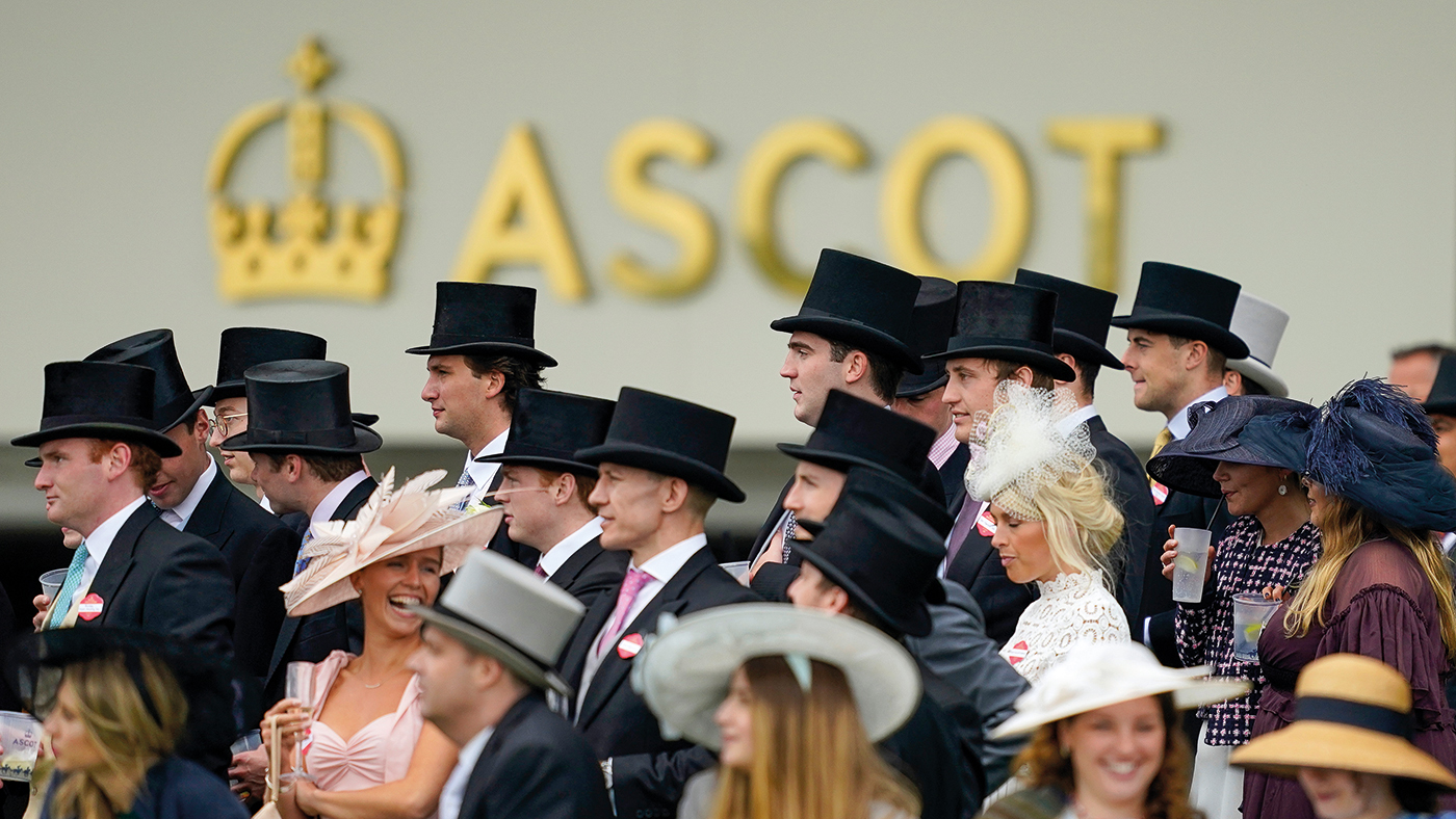 Enceintes de Royal Ascot ASCOT, ANGLETERRE - 19 JUIN : des chapeaux hauts de forme sont exposés le cinquième jour de la réunion de Royal Ascot à l'hippodrome d'Ascot le 19 juin 2021 à Ascot, en Angleterre.  Au total, douze mille spectateurs, composés de propriétaires et de public, sont autorisés à assister à la réunion car il s'agit d'un programme de recherche sur les événements (ERP) mis en place par le gouvernement en raison de la pandémie du coronavirus.  (Photo d'Alan Crowhurst/Getty Images)