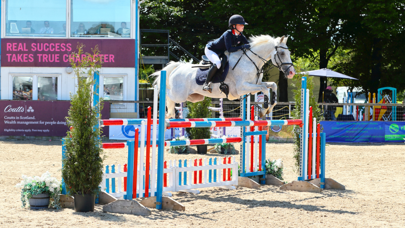Deux coureurs enregistrent des triplés historiques au Royal Highland Show