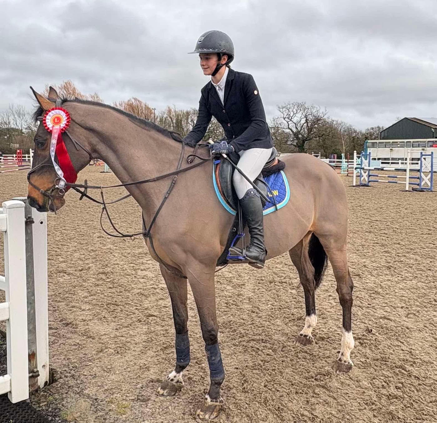 "C'est le roi de l'écurie" : le cheval le plus âgé et le cavalier le plus jeune gagnent et se qualifient pour les championnats nationaux