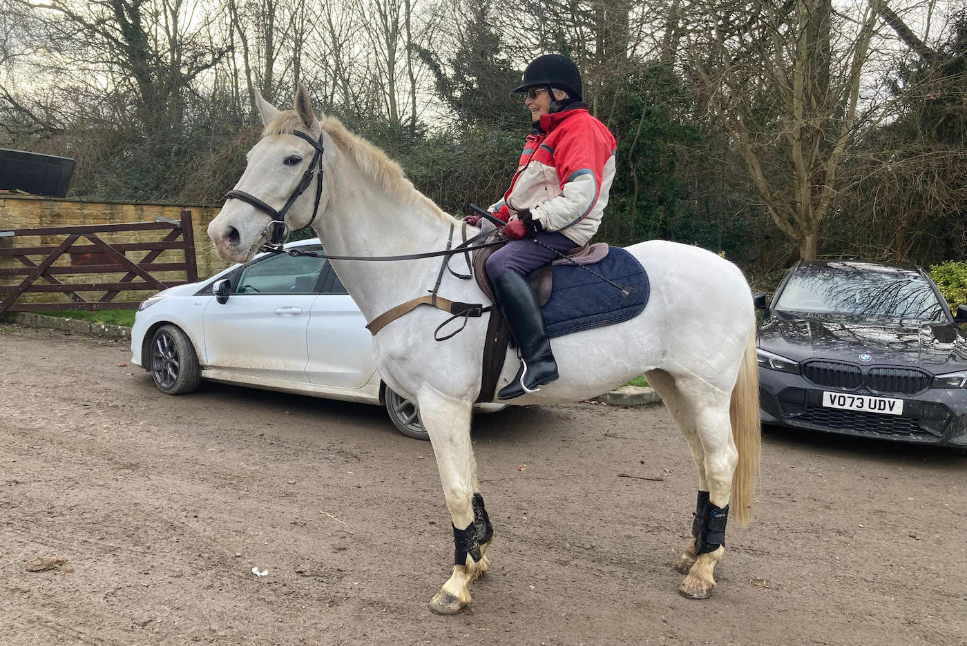 "Je continuerai probablement à monter à cheval", déclare l'ancienne jockey qui a fêté son 100e anniversaire en selle