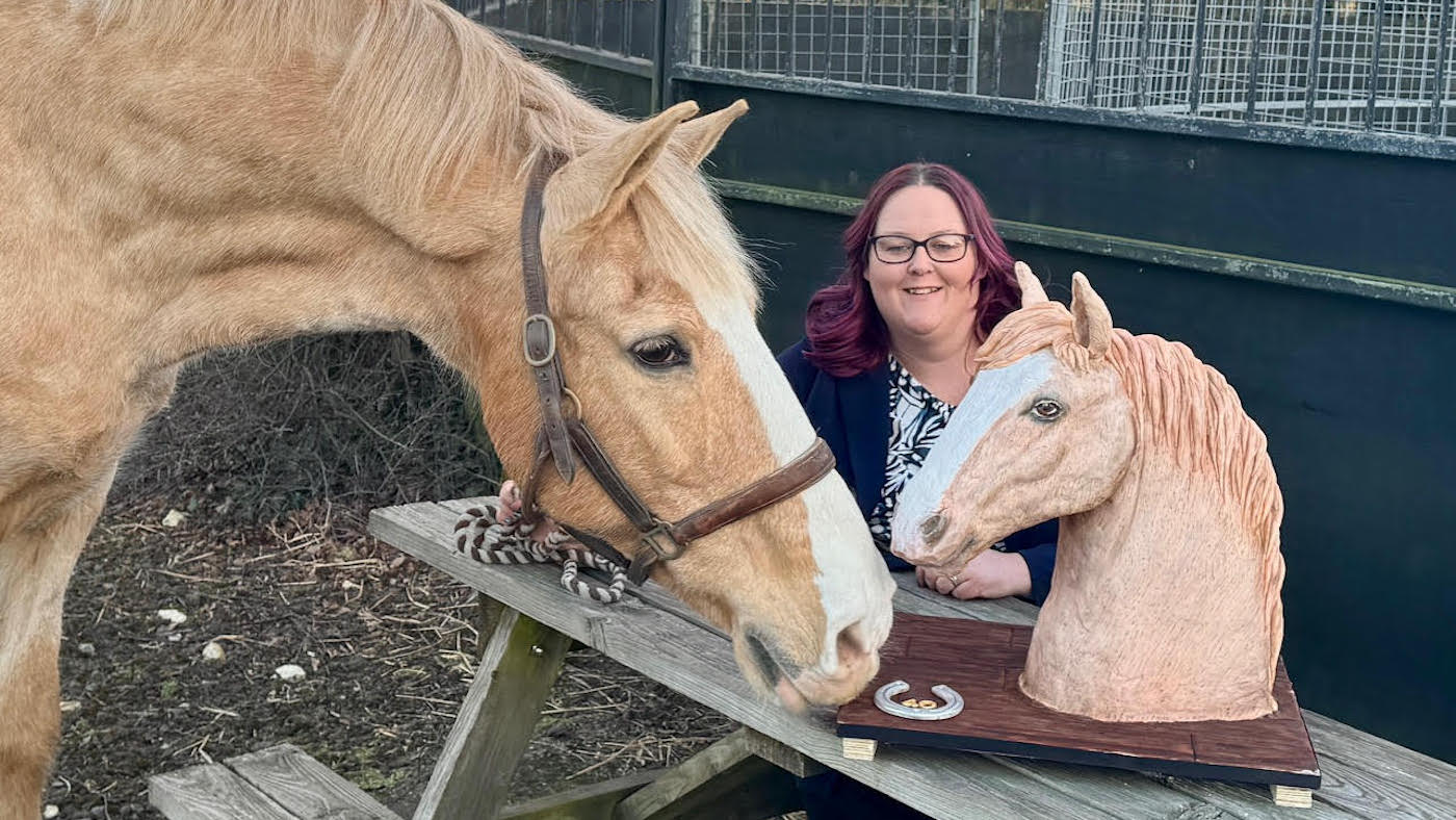 Part-Clydesdale, âgé de 30 ans, rencontre son homologue de gâteau