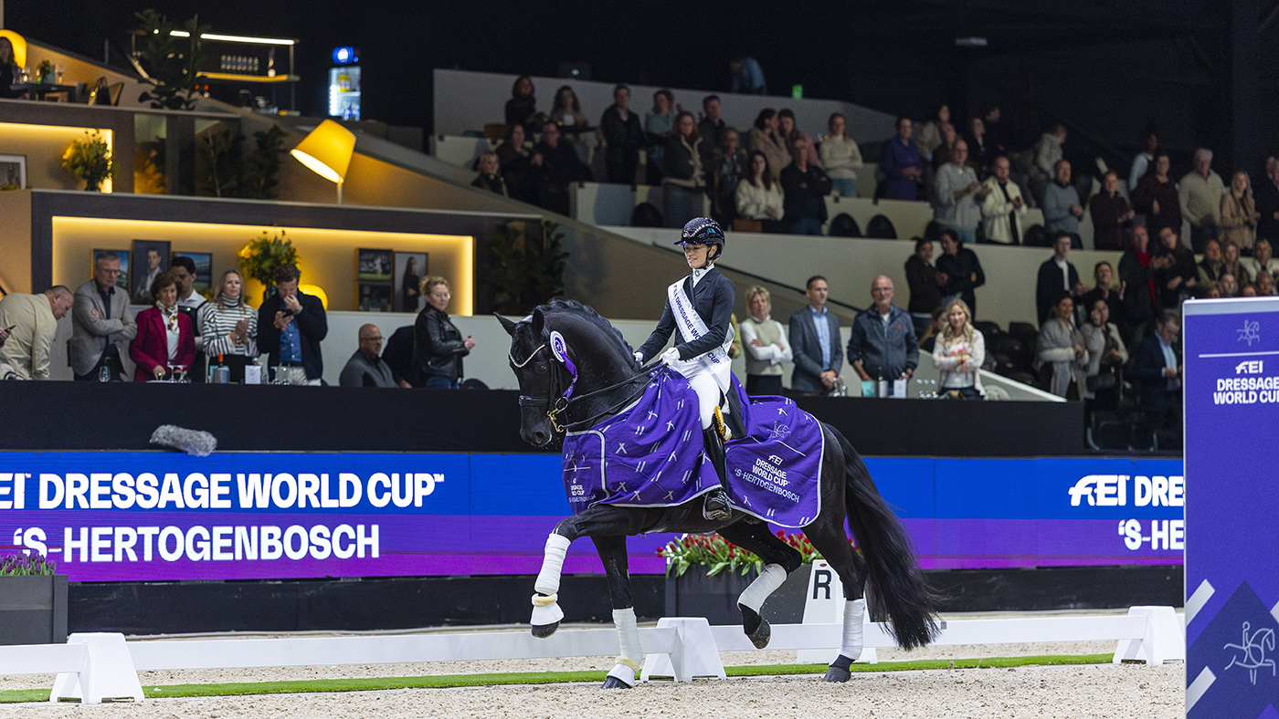 Lottie émotionnelle Fry gagne la jambe de la Coupe du monde des maîtres néerlandais