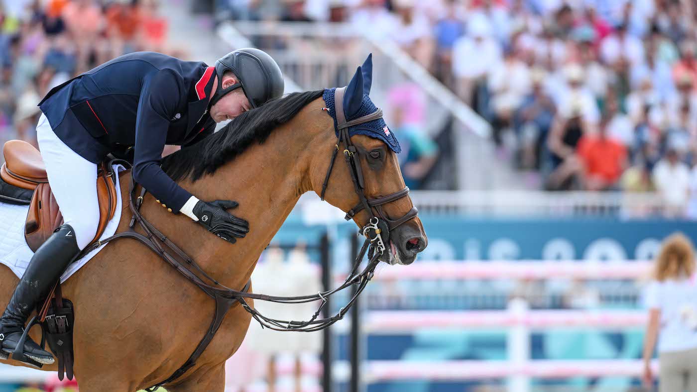 `` Merci ne sera jamais suffisant ': le médaillé d'or olympique retire son son et heureux avec son meilleur ami