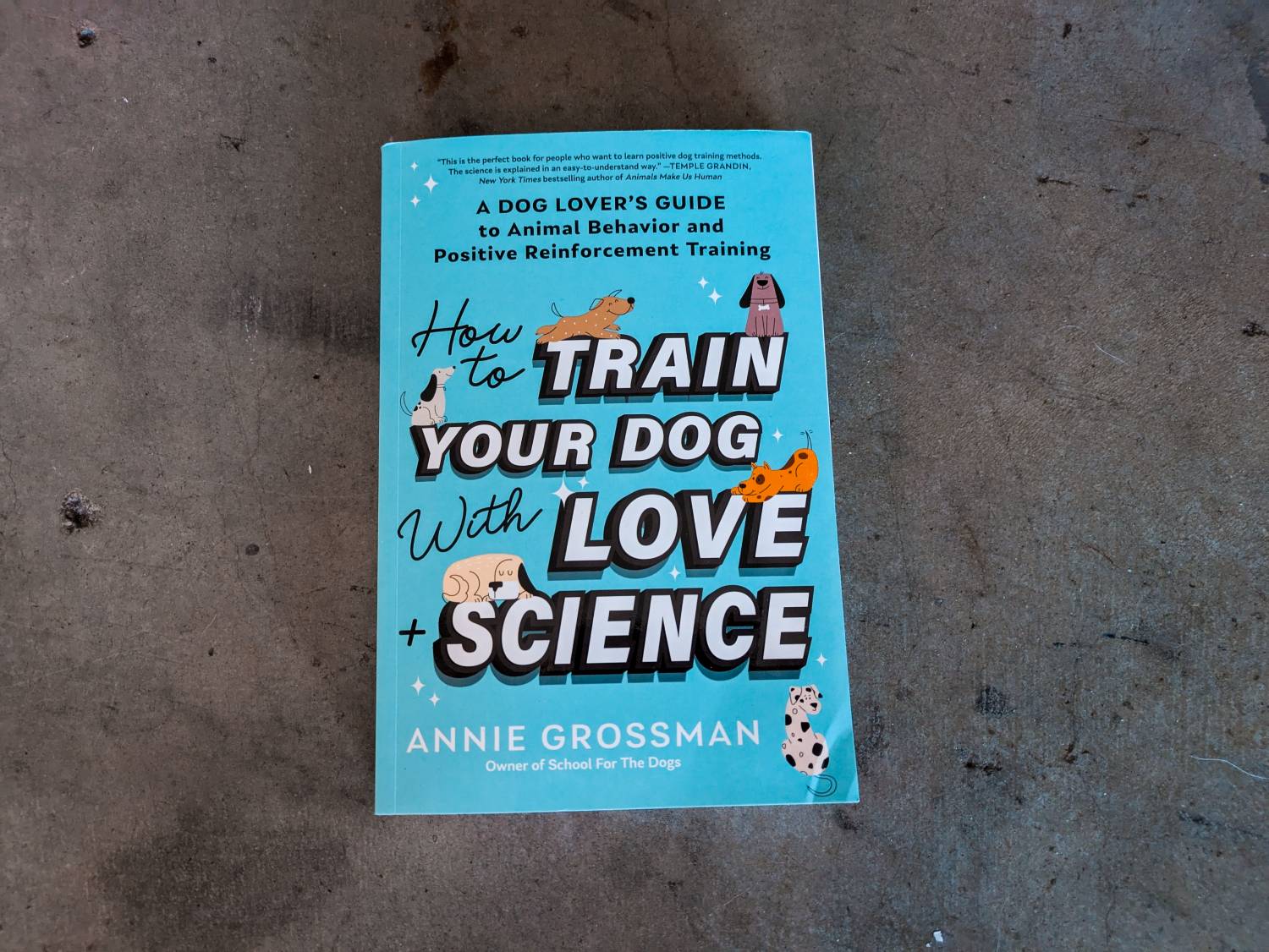 Comment former votre chien avec l'amour + la critique de livre scientifique - Livre
