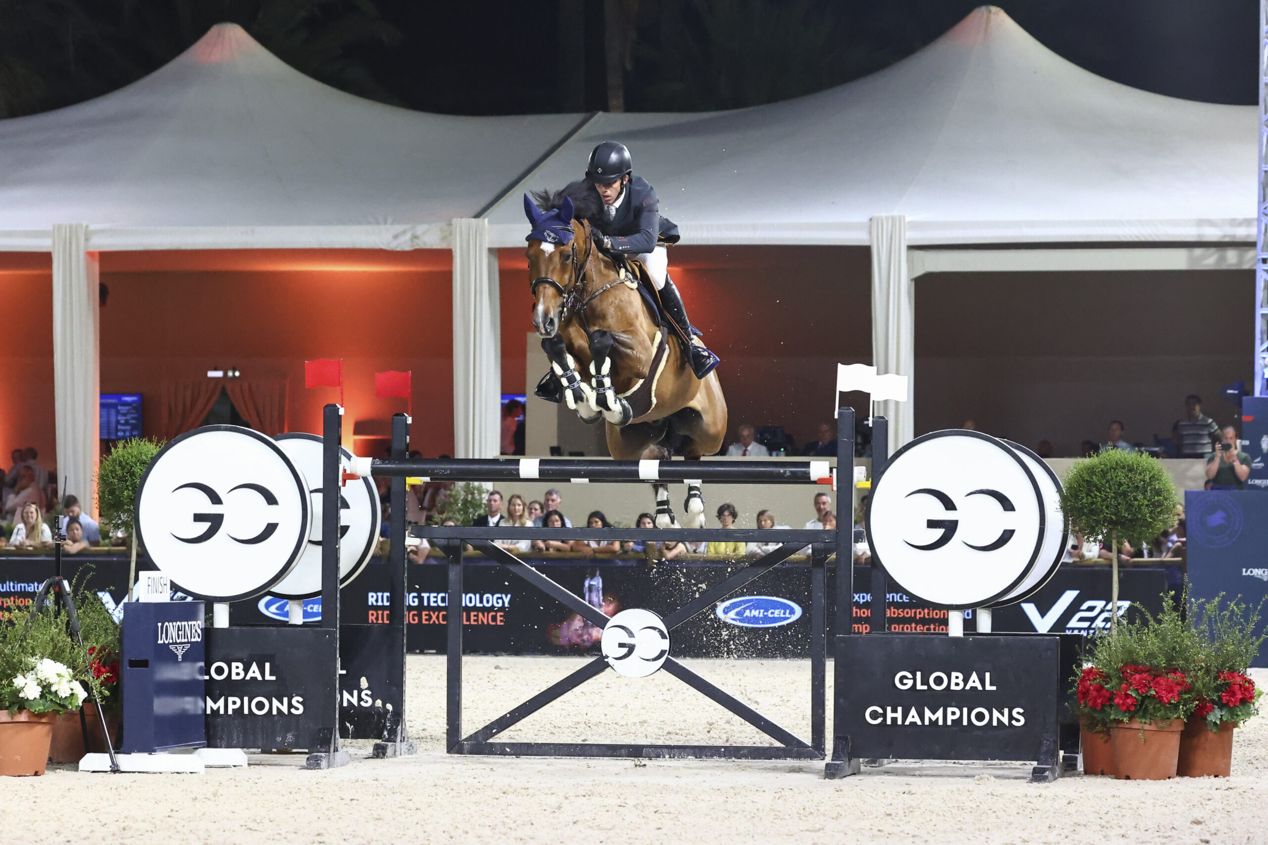Newsjumping News: Harrie Smolders et Monaco atterrissent le Grand Prix du Longines Global Champions Tour de Cannes.