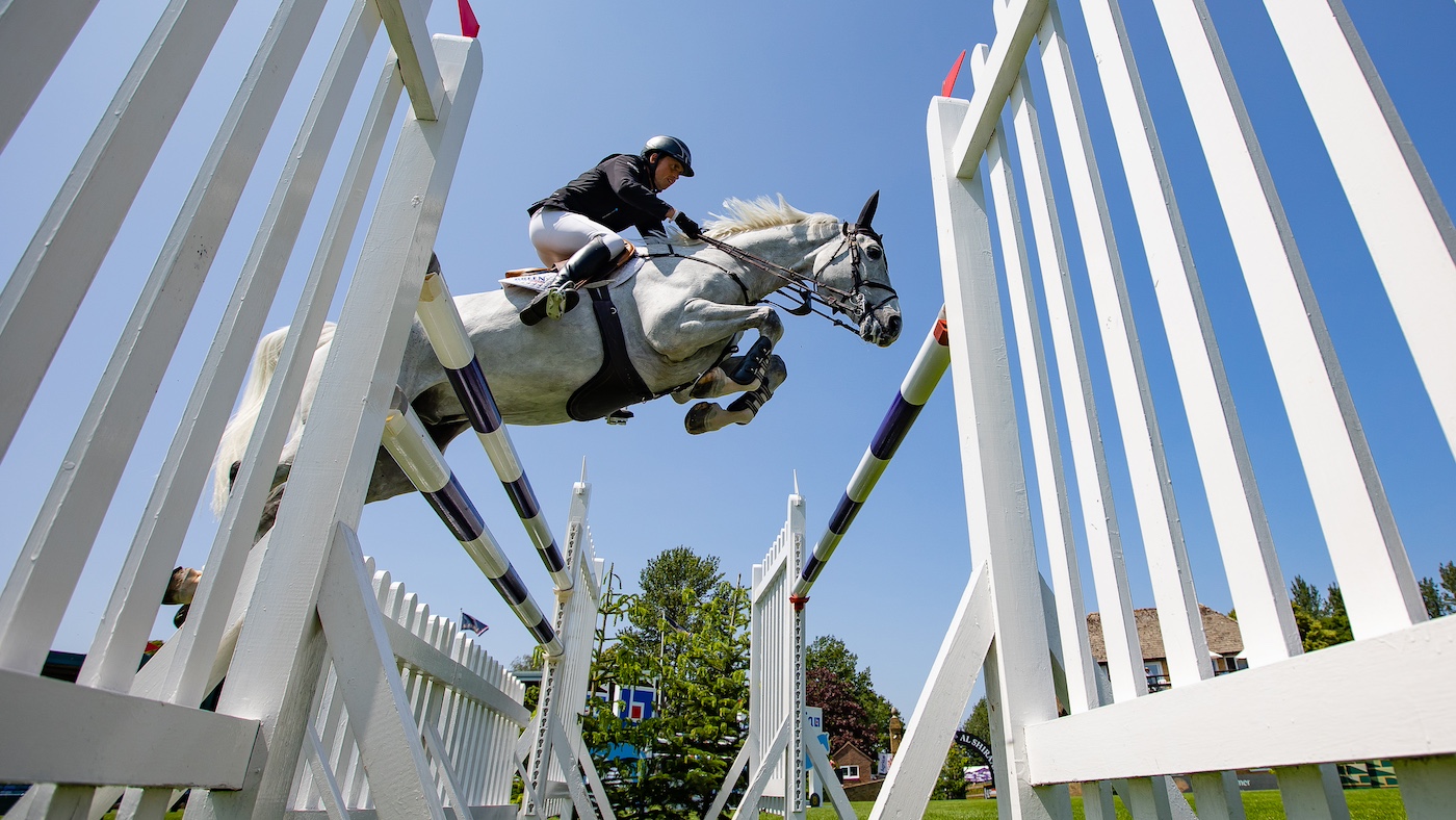 Victoire spéciale de Hickstead pour Trevor Breen après avoir cassé le dos à l'automne
