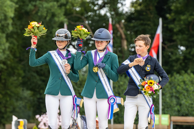 Emily Moloney et Tabitha Kyle ont conduit à la maison un deux pour l'Irlande dans les championnats d'Europe du show-sjumping junior.