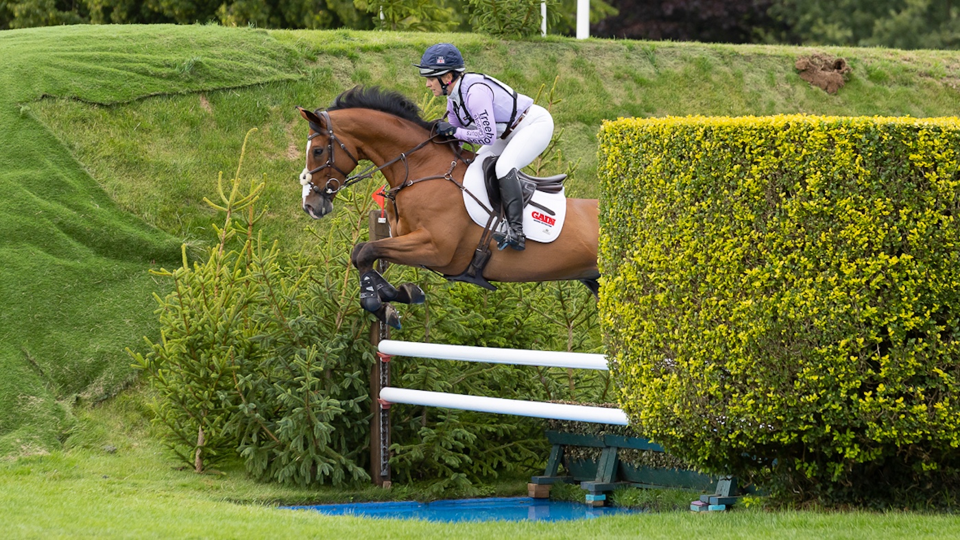 Gemma Stevens sur le régulateur de vitesse pour remporter le deuxième titre de Hickstead Eveders