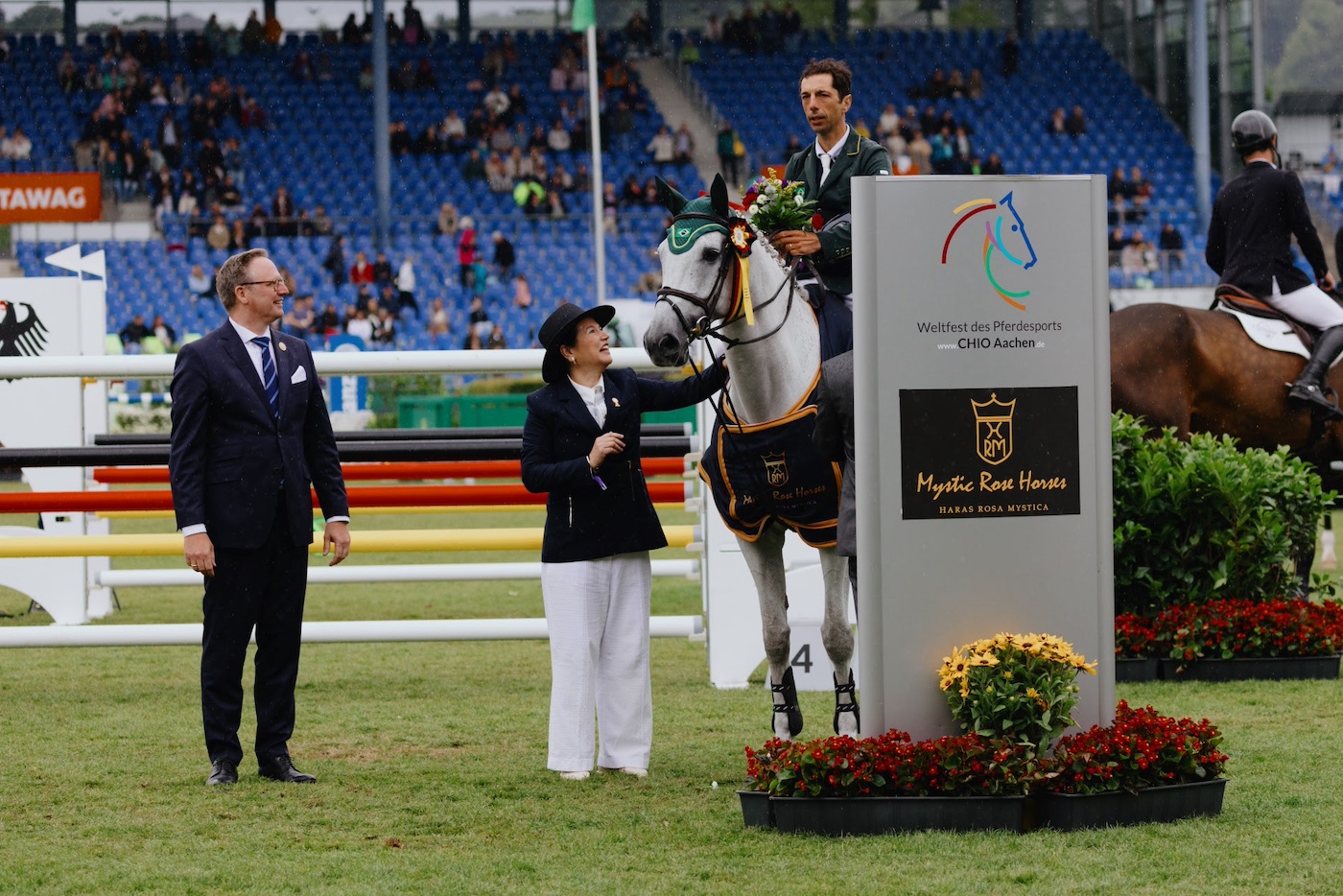 L'amour et les larmes de Rider alors qu'il gagne à Aix-un après la perte de Top Horse
