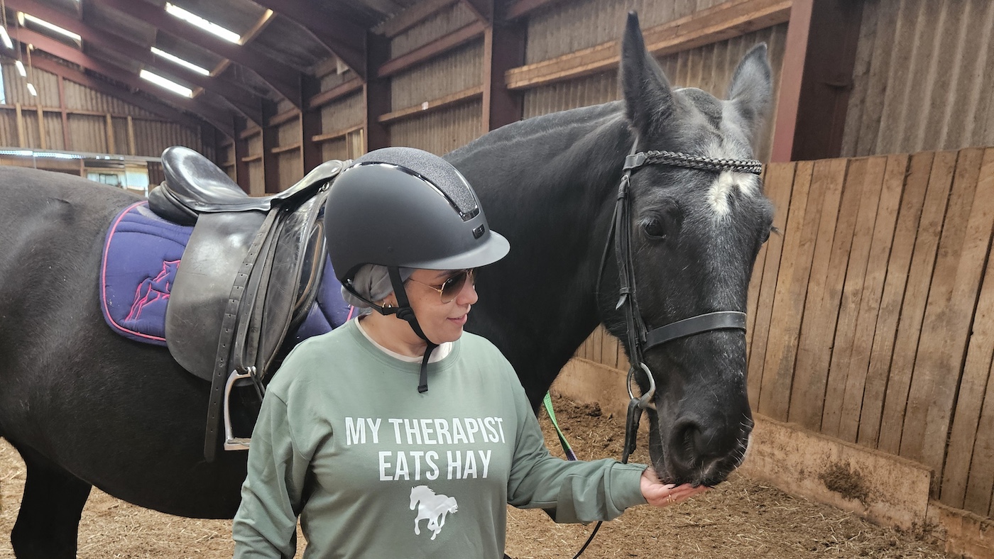 Mère qui a trouvé la joie chez les chevaux inspire les autres à s'impliquer