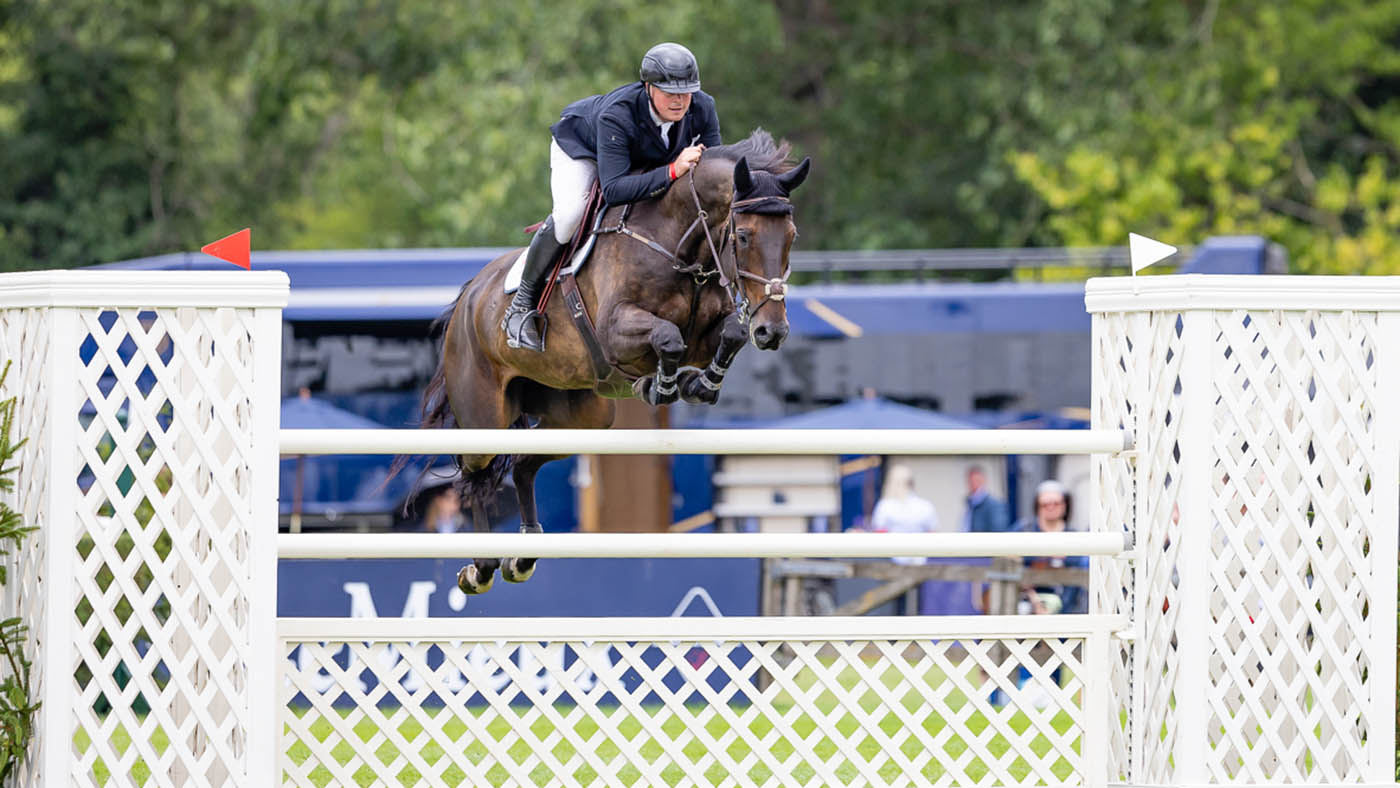 Whitaker remporte la deuxième victoire dans la reine Elizabeth II Coupe à Rihs