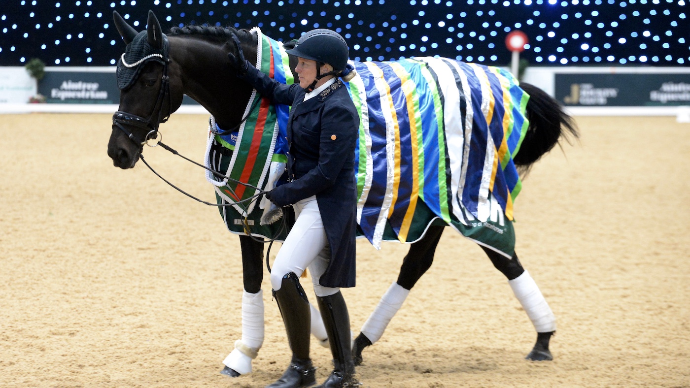 RaceHorse de retour de dressage Star Tapaidh Frankie prend sa retraite