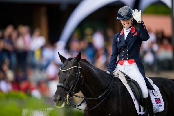 Lottie Fry lance un nouveau freestyle aux championnats européens de dressage