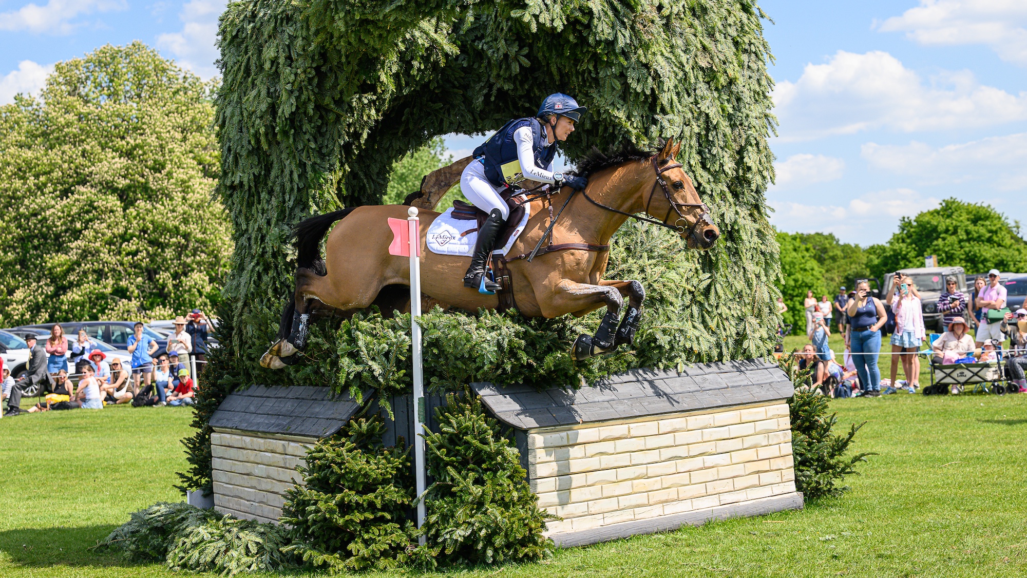 Yasmin Ingham tombe sur les championnats d'Europe Blenheim