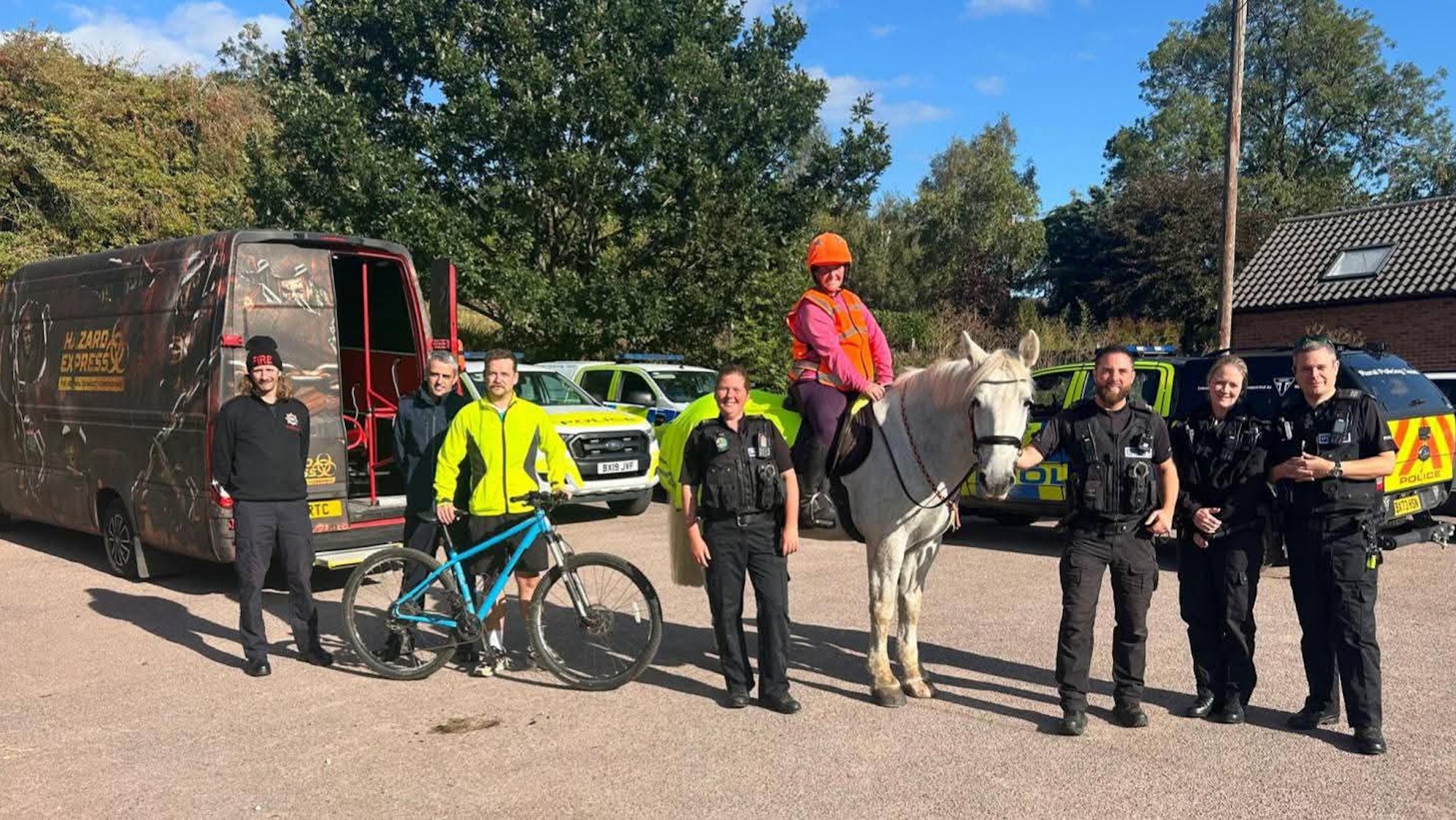 Le voir de la vision du cavalier: les conducteurs qui passent les chevaux apprennent dangereusement grâce à la camionnette de réalité virtuelle