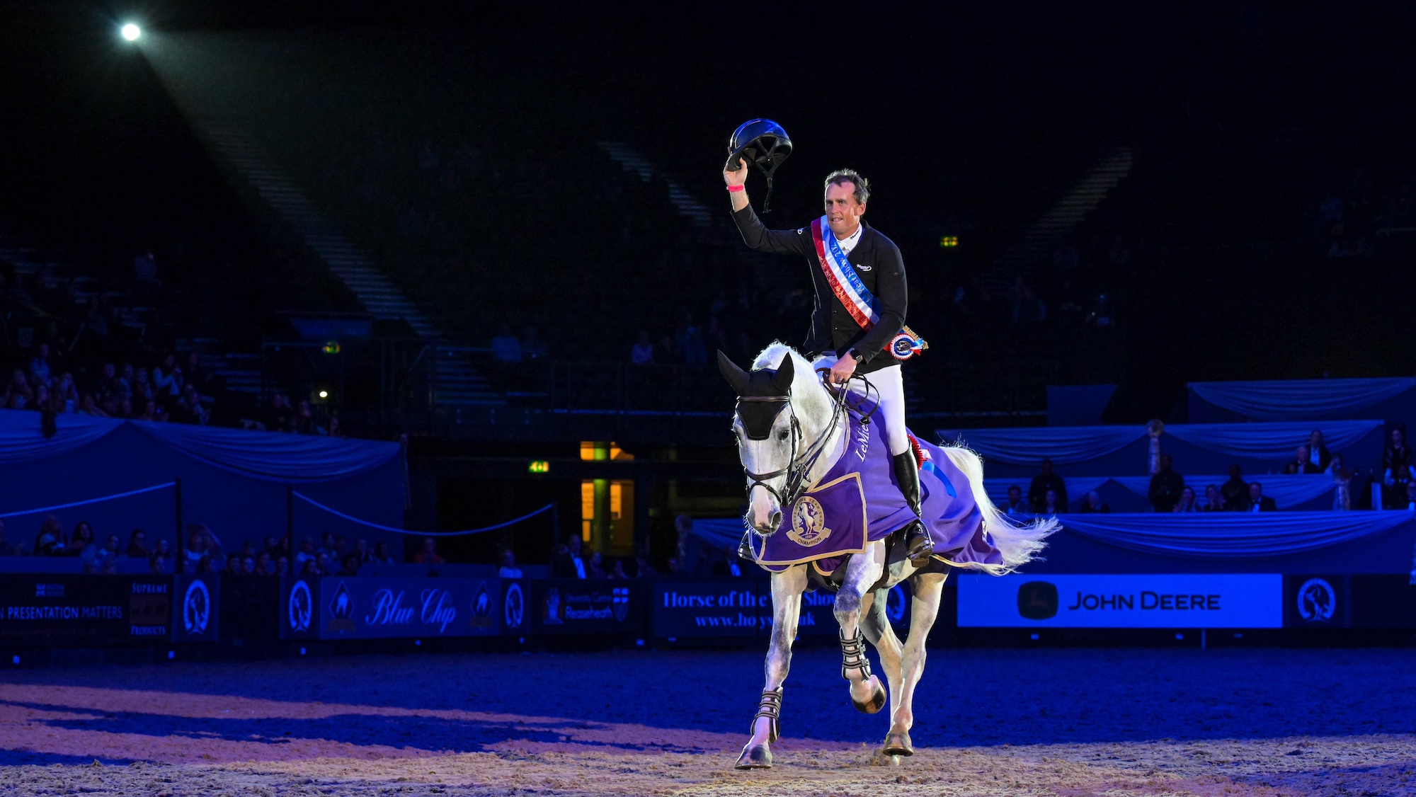 Trevor Breen et Kannoon Blue remportent le grand prix HOYS