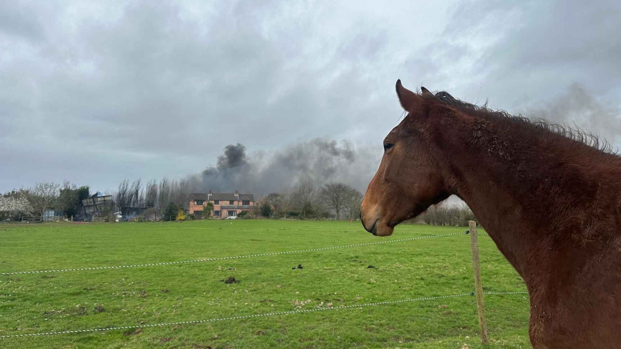 Parallax Equestrian débordé de soutien après un incendie majeur