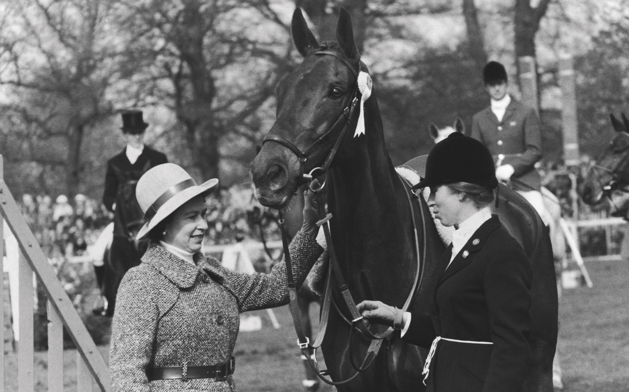 La reine et sa fille la princesse Anne qui ont participé pour la première fois à un événement de trois jours de badminton. 26 avril 1971.