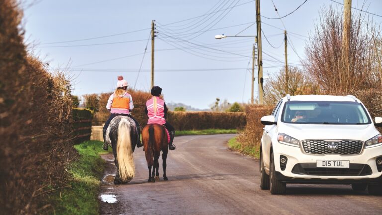 Pourquoi les cavaliers doivent continuer à dénoncer les dangers de la conduite sur route