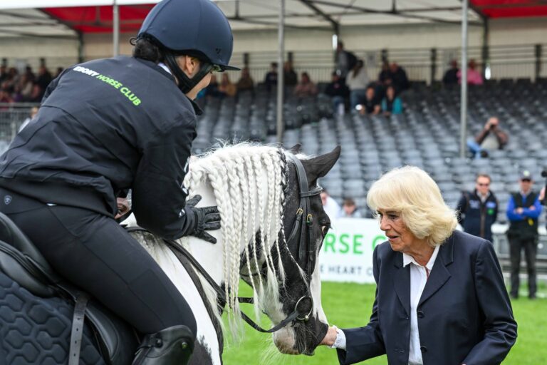 La Reine ravie de sa visite au Badminton Horse Trials