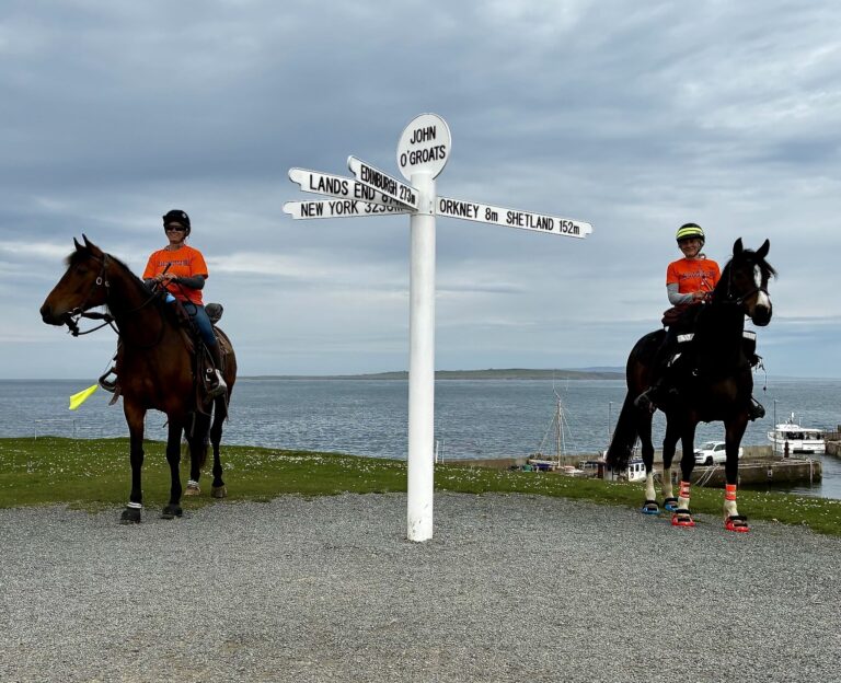 « Je n&rsquo;aime pas le hacking, alors pourquoi ne pas parcourir tout le pays ! » Les cavaliers relèvent le défi épique de John O&rsquo;Groats to Land&rsquo;s End pour lutter pour un remède contre la démence